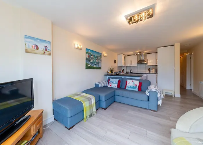 Baywatch - 2 Bed Apartment St Ives 